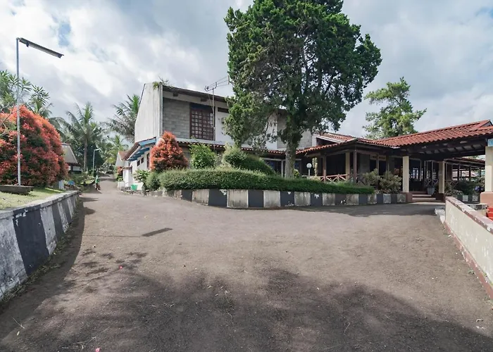 Hotel Lembah Nyiur Cikopo Redpartner Puncak