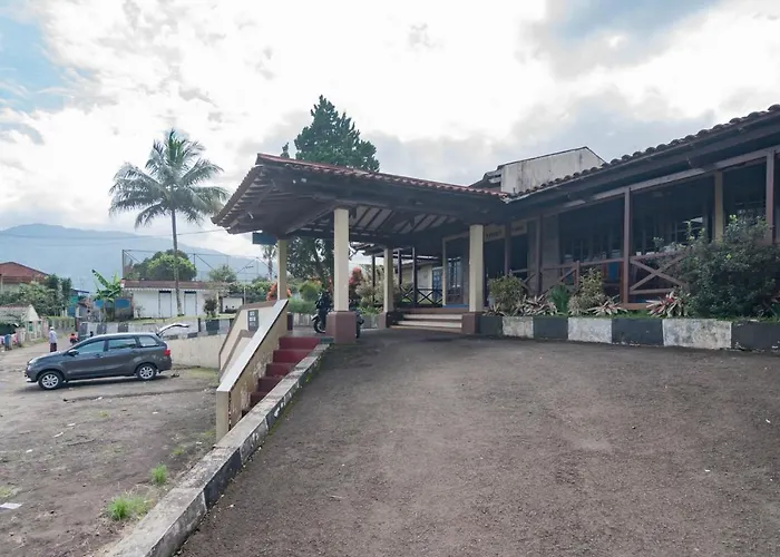 Hotel Lembah Nyiur Cikopo Redpartner Puncak